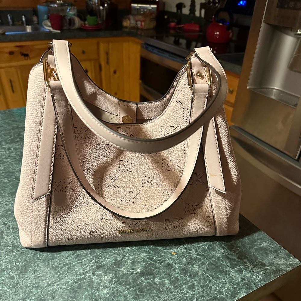 Arlo Large Pebbled Shoulder Bag